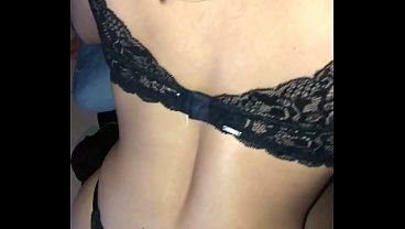 他既失去了妻子，又输了赌局。这位性感的小媳妇得用自己的小穴来偿还那个软弱的老公在赌局中输掉的赌债。  | 成人视频
